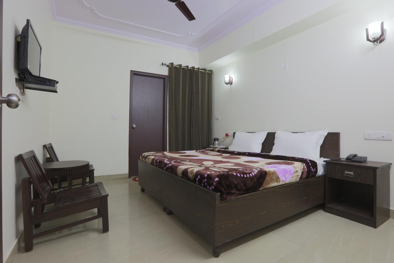 Hotel Delhi Airport Экстерьер фото